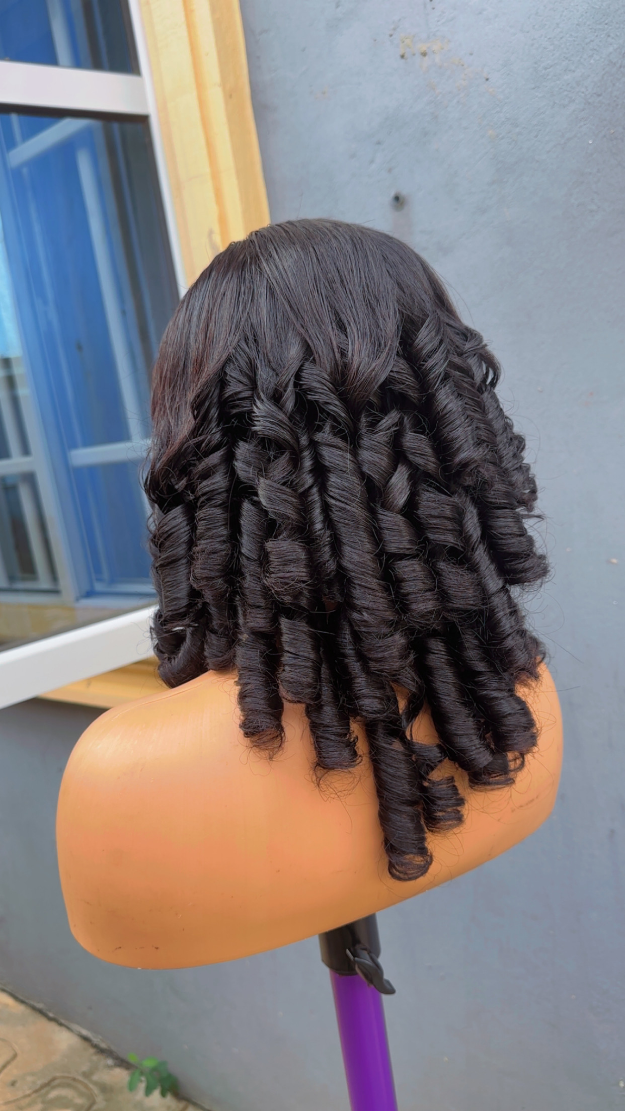 DD/18 inches Natural color 4x4 closure Jessy Bounce Unit - Bounce Human Hair Wig Lagos Nigeria